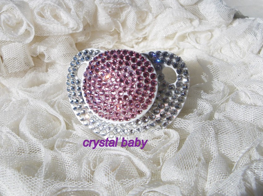 Κερδίστε μια Swarovski πιπίλα με το κλιπ της